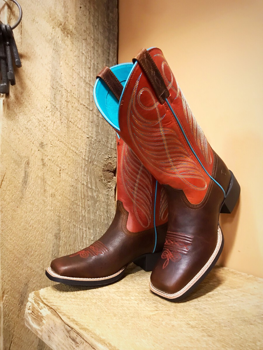 ariat round up wide square toe western boot